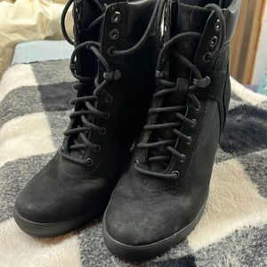 Timberland Camdale Women’s Black Heeled Field Boots